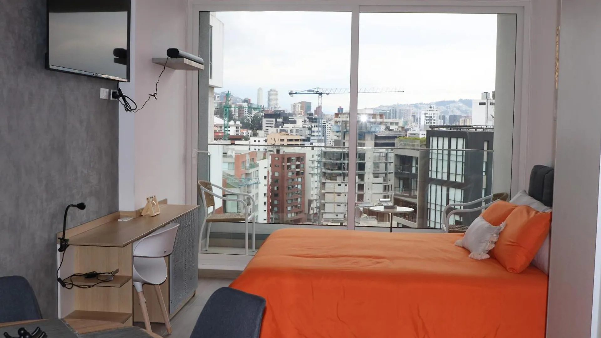 Apartment Silver Studio Pool Comfy Garage Checkinec Quito